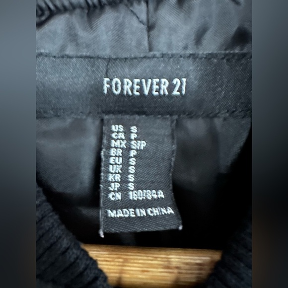 💛Like New💛 Forever 21: Classic Bomber Jacket- Size Small - Picture 4 of 8